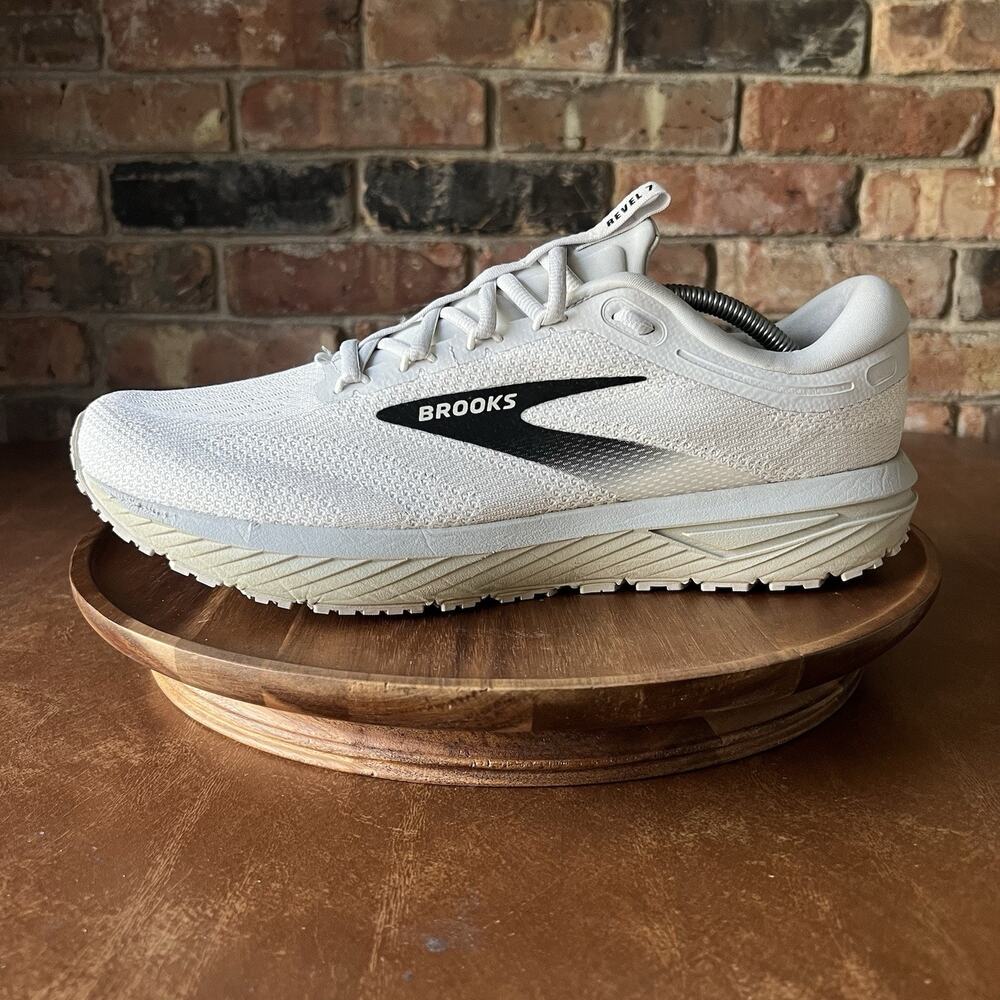 Brooks Mens Revel 7 White Cream Black Running Shoes Sneakers Size 13 D